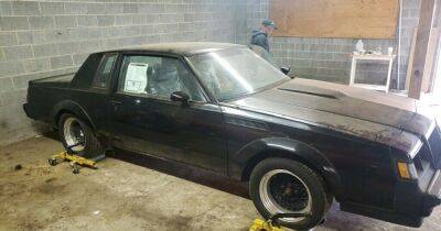 В старом гараже обнаружили редчайшее американское авто 80-х без пробега (фото)