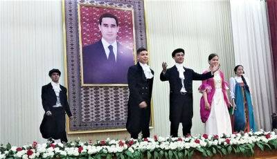 Через 20 лет после закрытия в Туркменистане возродили КВН «для сохранения русского языка»