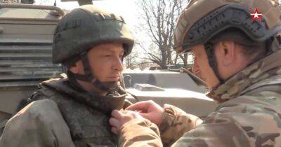 Генерал армии РФ наградил сына за бои под Сумами и Черниговом в день отступления, – СМИ