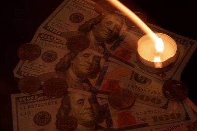 Доллар усилил снижение к основным мировым валютам после повышения Федеральной резервной системой