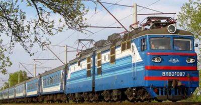Из-за российских обстрелов утром 5 мая все еще задерживаются десятки поездов