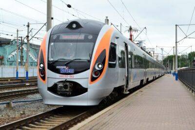 Поезда «Укрзалізниці» продолжают задерживаться из-за повреждений железнодорожной инфраструктуры