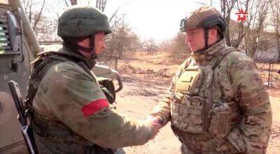 Что это было? Российский генерал наградил сына за «освобождение» Черниговской области