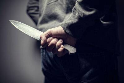 В Беэр-Шеве мужчина метал ножи в полицейских