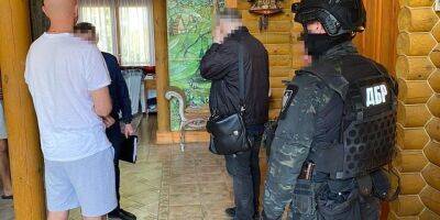 Суд наложил арест на корпоративные права семьи Медведчука и Козака после обысков в Киеве и Львове следователями ДБР