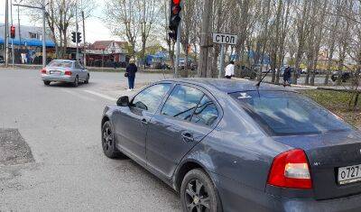 Житель Тюмени пожаловался на дорожников из-за больших камней на Николая Чаплина