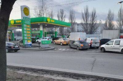 Не больше пяти литров на бак: что происходит с украинским рынком топлива