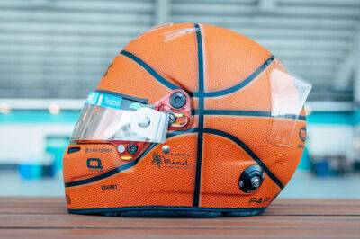 Ландо Норрис представил шлем в стиле баскетбольного мяча