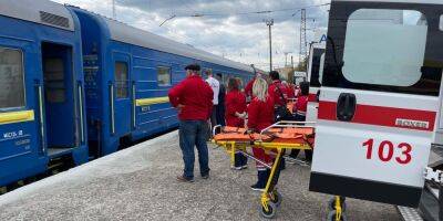 Эвакуационный поезд привез во Львов 15 раненых из Бахмута, среди них есть дети
