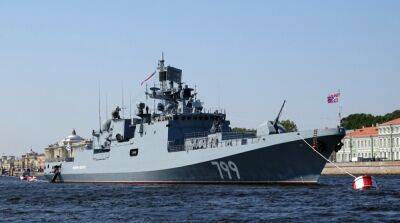 У Змеиного горит российский фрегат, его могли подбить «Нептуном» – СМИ