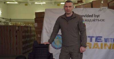 Виталий Кличко передал 5 тысяч бронежилетов и 5 тысяч кевларовых касок командованию Сухопутных войск Украины