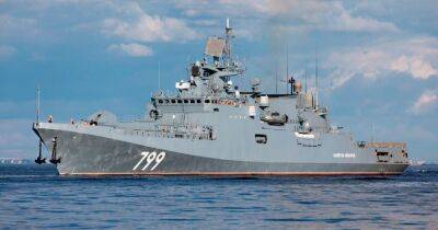 Привлекательная мишень для ВСУ: появились фото и видео горящего фрегата "Адмирал Макаров"