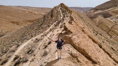Израильтянин по прозвищу "брат Иисуса" обошел кратер Рамон по тропе длиной 130 км