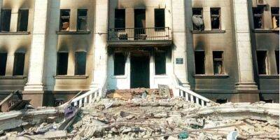 Оккупанты начали расчищать завалы Мариупольского драмтеатра, который сами же и разбомбили — спутниковые снимки