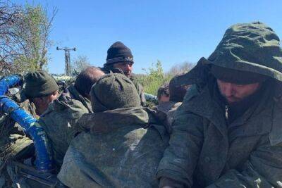 Гребли в карманы даже бижутерию: на Харьковщине группа оккупантов попала в плен