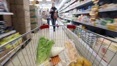 В ФАС заявили о соблюдении сетями ограничений цен на социально значимые продукты