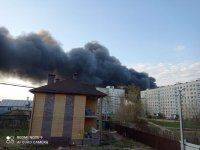В российской Кинешме масштабный пожар на заводе: город в дыму. Фото и видео
