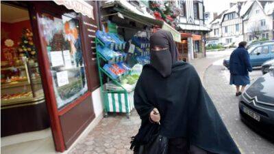 В Афганистане женщин обязали носить хиджабы