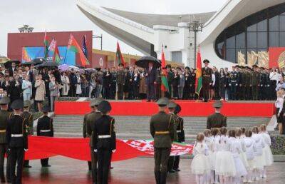 Лукашенко: государственные символы олицетворяют суверенитет и национальное единство Беларуси
