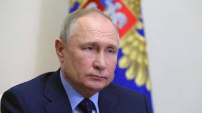 Путин, уничтожая народ Украины, поздравил его с Днем победы