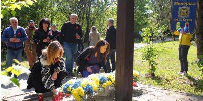 День памяти и примирения: во Львове зажгли лампадки на месте бывшего концлагеря