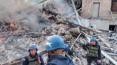 Авиаудар по Луганской области. Под завалами сельской школы могли погибнуть 60 человек
