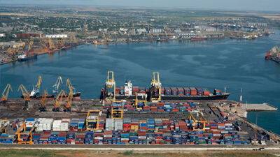 В украинских портах заблокировано 70 судов, из них 6 иностранных – в Мариуполе