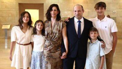 Пули для семьи Беннета: жительницу юга Израиля подозревают в угрозах родным премьера