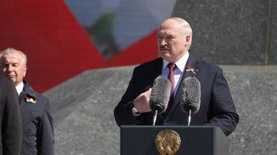 Лукашенко заявил, что в Украине "нацизм снова поднял голову"