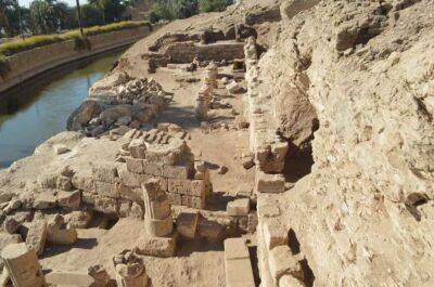 Археологи обнаружили в Египте 85 древних гробниц и храм (Фото)