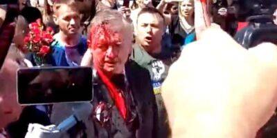 «Кровавое» нападение на российского посла. Глава МВД Польши убежден, что акция украинок была законной