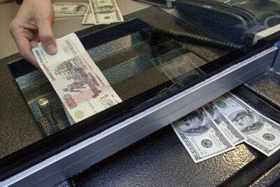 Экономист Переславский считает, что свободную покупку наличной валюты не разрешат досрочно