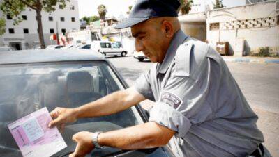 Из-за штрафа в 100 шекелей: мэрия Хайфы заблокировала счет жителя, а тот оказался адвокатом