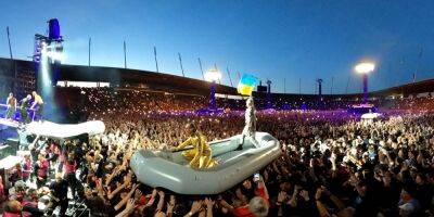Rammstein развернули флаг Украины на концерте в Цюрихе