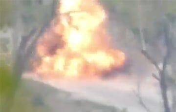 На Луганщине бойцы ВСУ метким выстрелом поразили БРДМ врага на полном ходу