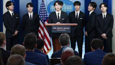 Корейская группа BTS посетила Белый дом и пообщалась с президентом