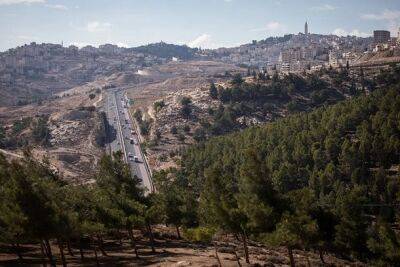 Израиль возобновляет планы строительства в зоне E1 в предверии визита Байдена