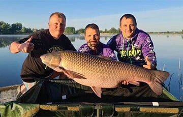 В Ельском районе мужчина выловил рыбу весом почти 28 килограммов