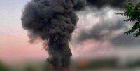В Днепре прогремел мощный взрыв: над городом огромный столб черного дыма. Видео