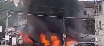 Военный самолет рухнул прямо на жилые дома: появились кадры и данные о жертвах - politeka.net - Китай - Украина - Берлин