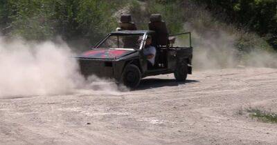 Украинцы превращают гоночные авто во внедорожники для армии (видео)