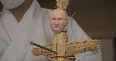"Молюсь о его смерти": Японцы делают "кукол вуду" с лицом Путина
