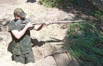 Белорусских школьников учат стрелять из лопаты