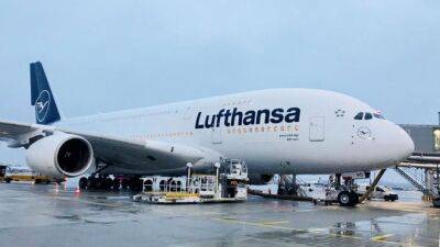 Lufthansa отменяет сотни рейсов из-за нехватки персонала