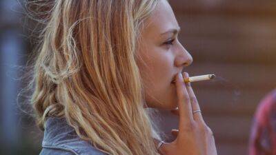 Эксперты предложили сократить число курильщиков радикальным образом