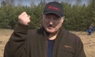 "Не факт, что с автоматом буду бегать": Лукашенко решил подготовить Беларусь к "заворушке"