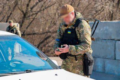 Чи законне вручення повісток на блокпостах та на вулиці: українцям дали відповідь