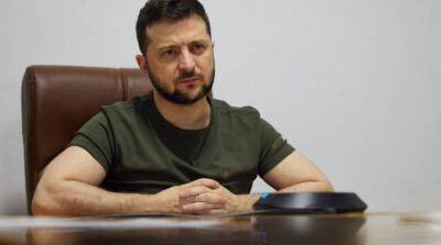 Выезд мужчин за границу: Зеленский ответил на петицию об отмене запрета