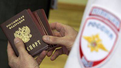 В Херсоне и Запорожской области начали выдавать паспорта России