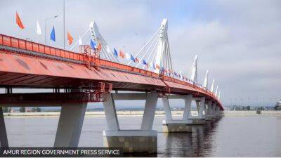 Между Китаем и Россией открыли первый автомобильный мост. Для кого и почему он важен?
